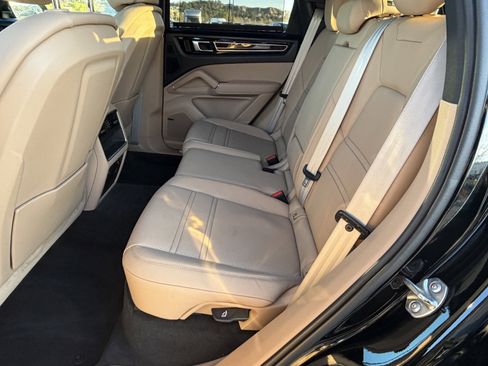 Used 2023 Porsche Cayenne image 32