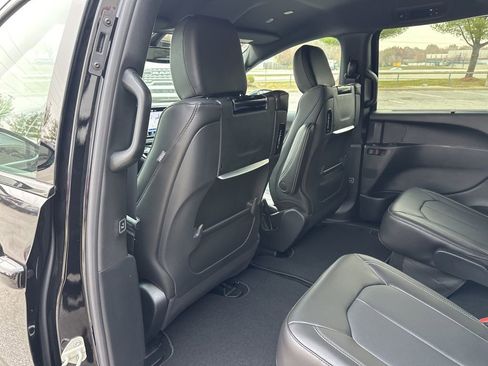 New 2026 Chrysler Pacifica Select image 39