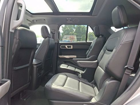 Used 2023 Ford Explorer XLT w/ Equipment Group 202A AWD/4WD image 11
