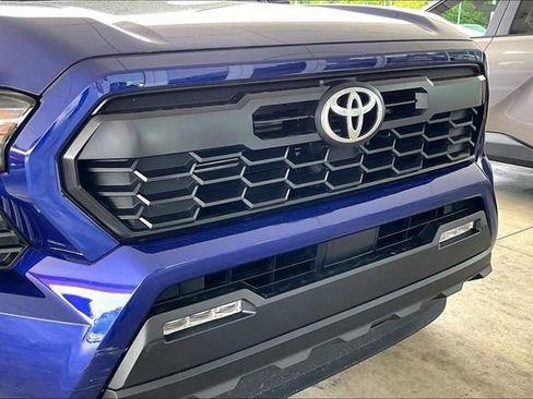 Used 2025 Toyota Tacoma TRD Off-Road AWD/4WD image 27