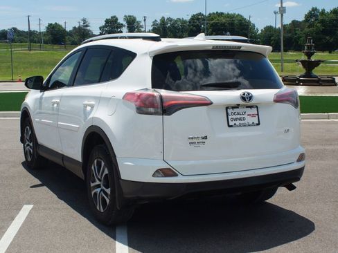 Used 2016 Toyota RAV4 LE FWD image 11