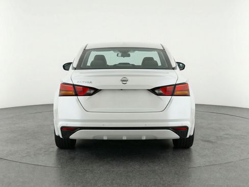 Used 2025 Nissan Altima 2.5 SV FWD image 7