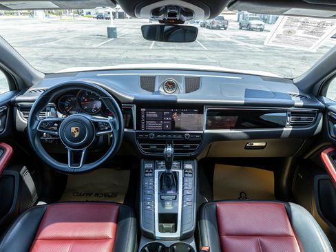 Used 2021 Porsche Macan AWD/4WD image 20