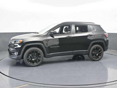 Used 2026 Jeep Compass Latitude AWD/4WD image 2