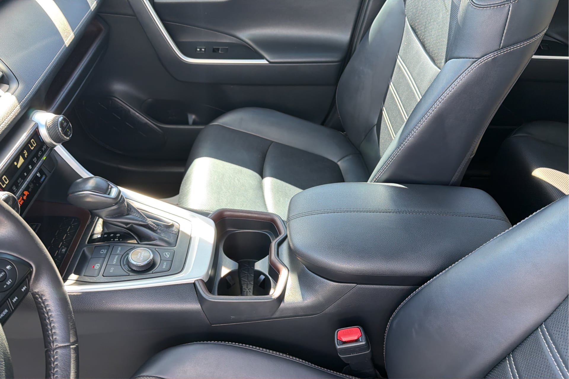 Used 2020 Toyota RAV4 Limited AWD/4WD image 26