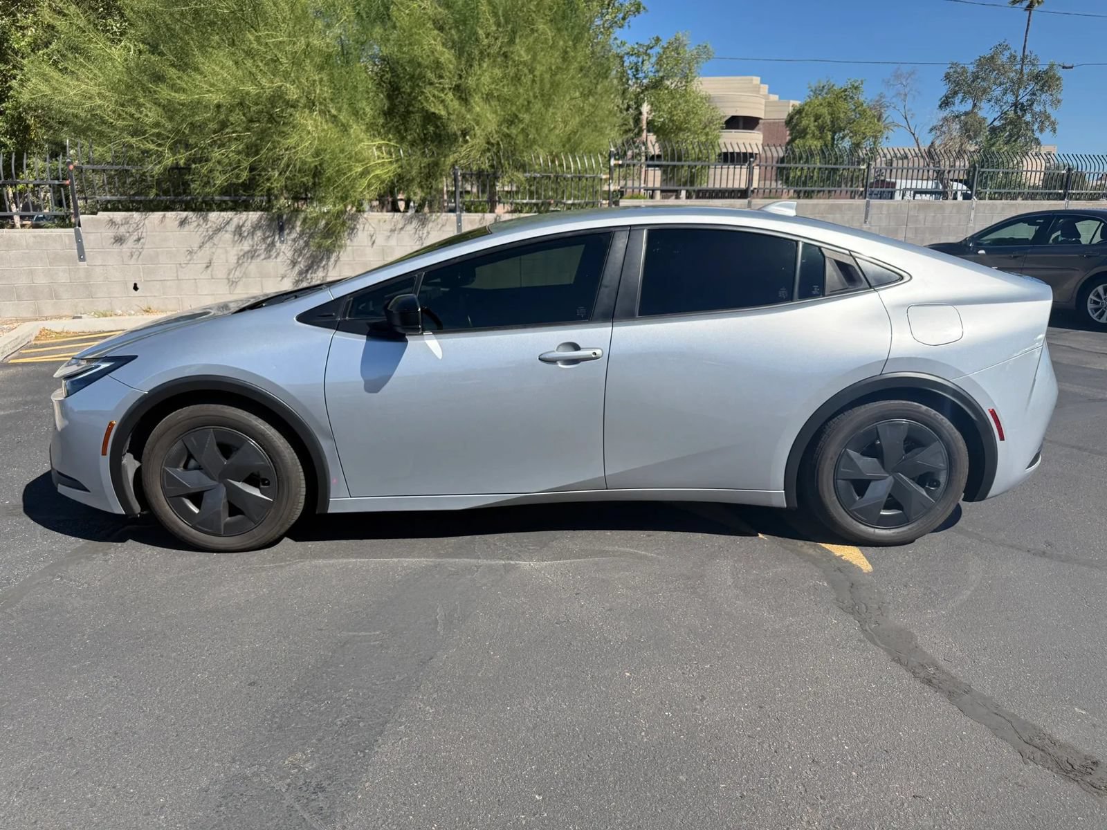 Used 2024 Toyota Prius LE FWD image 8