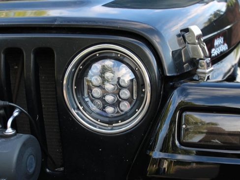 Used 2006 Jeep Wrangler X w/ Jeep 65th Anniversary Edition image 32