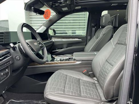 Used 2026 Cadillac Escalade ESV Platinum Sport w/ LPO, ONYX Package AWD/4WD image 21