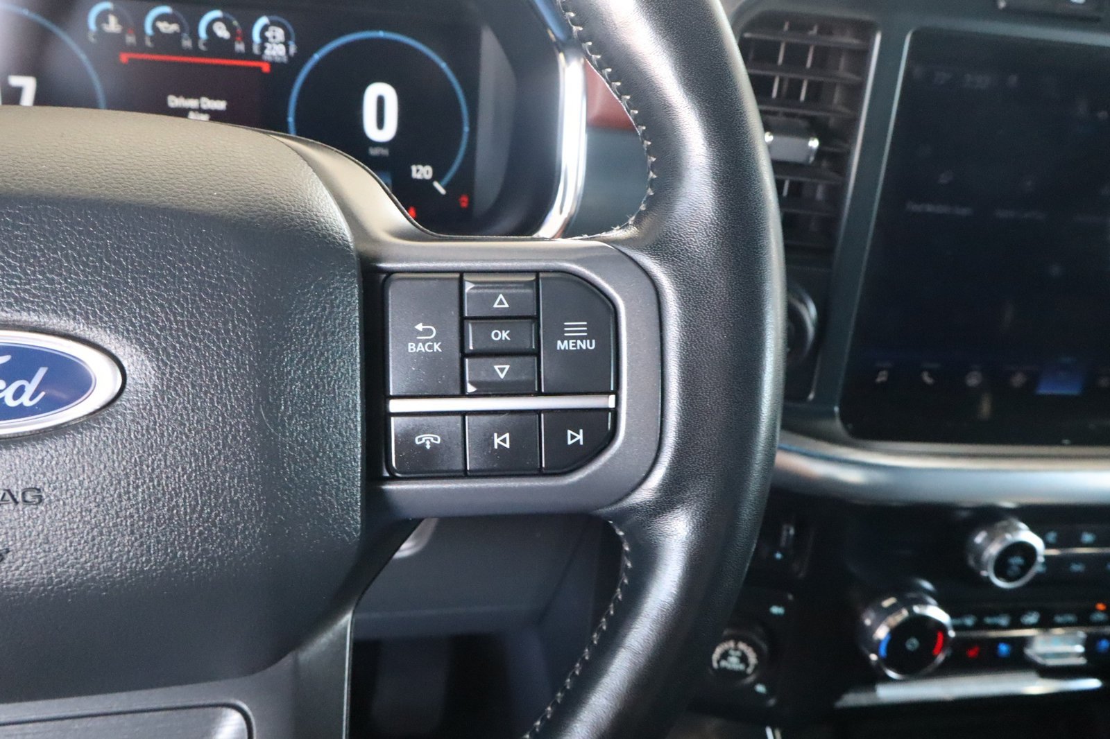 Used 2023 Ford F150 Lariat w/ Max Trailer Tow Package AWD/4WD image 26