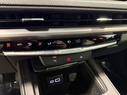 Used 2025 Cadillac XT4 Premium Luxury FWD image 19