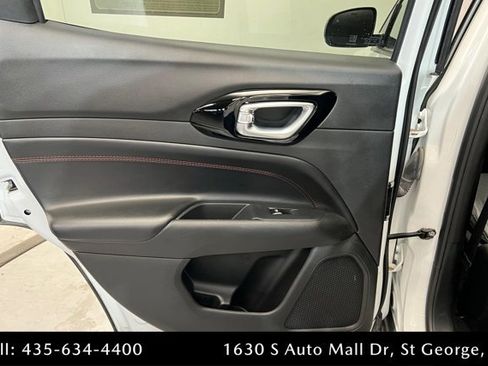 Used 2024 Jeep Compass Trailhawk image 18