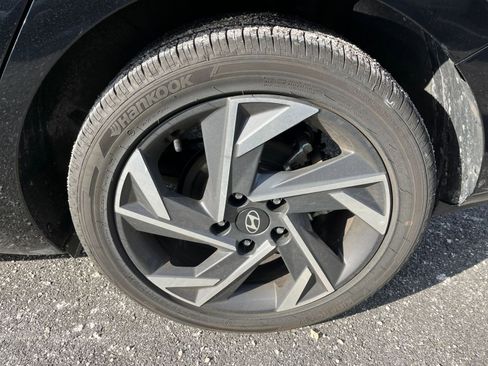 Used 2025 Hyundai Elantra SEL image 30