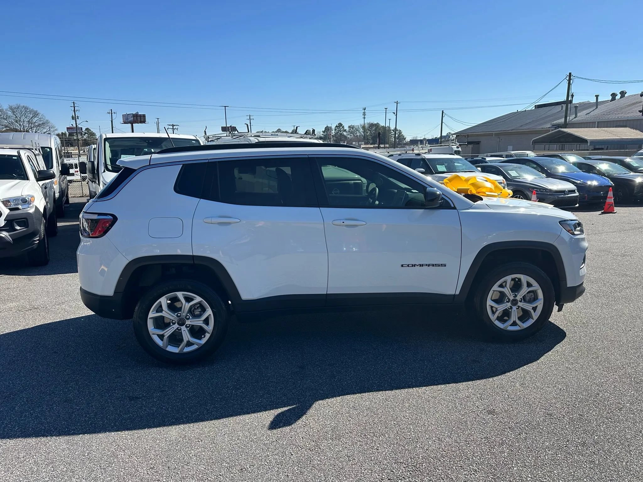 Used 2025 Jeep Compass Latitude AWD/4WD image 9