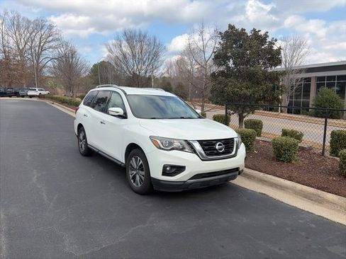 Used 2017 Nissan Pathfinder SV image 7