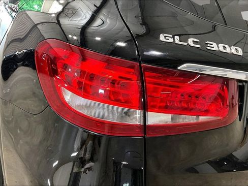 Used 2019 Mercedes-Benz GLC 300 4MATIC image 23