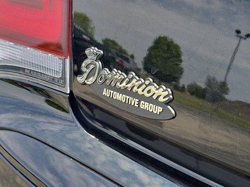 Used 2023 Chrysler 300 Touring w/ Sport Appearance Package image 7