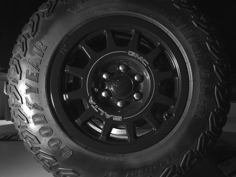 Used 2023 GMC Sierra 1500 AT4X w/ AT4X AEV Edition AWD/4WD image 11