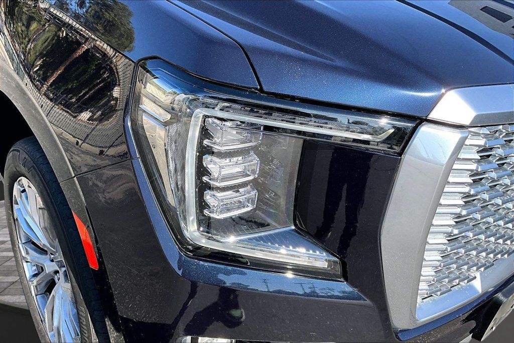 Used 2022 GMC Yukon XL Denali RWD image 29