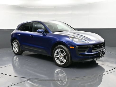 Certified 2023 Porsche Macan Turbo AWD/4WD image 10