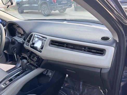 Used 2017 Honda HR-V LX image 9