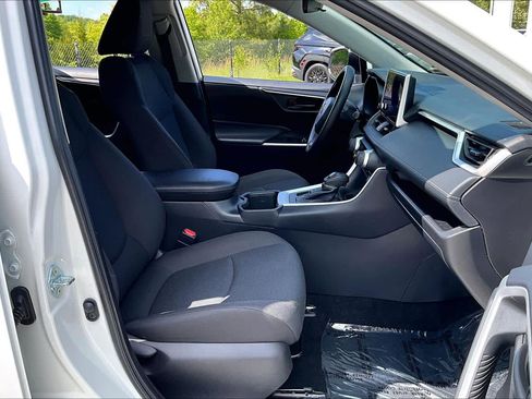 Used 2024 Toyota RAV4 LE image 9