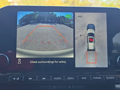 Used 2024 Nissan Pathfinder Platinum image 15