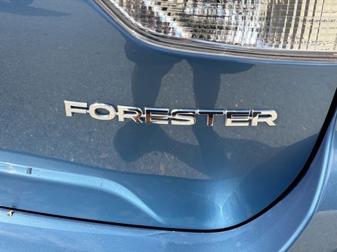 Used 2020 Subaru Forester Premium image 11