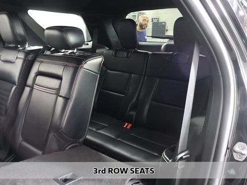 Used 2025 Ford Explorer ST-Line w/ ST-Line Street Pack AWD/4WD image 7