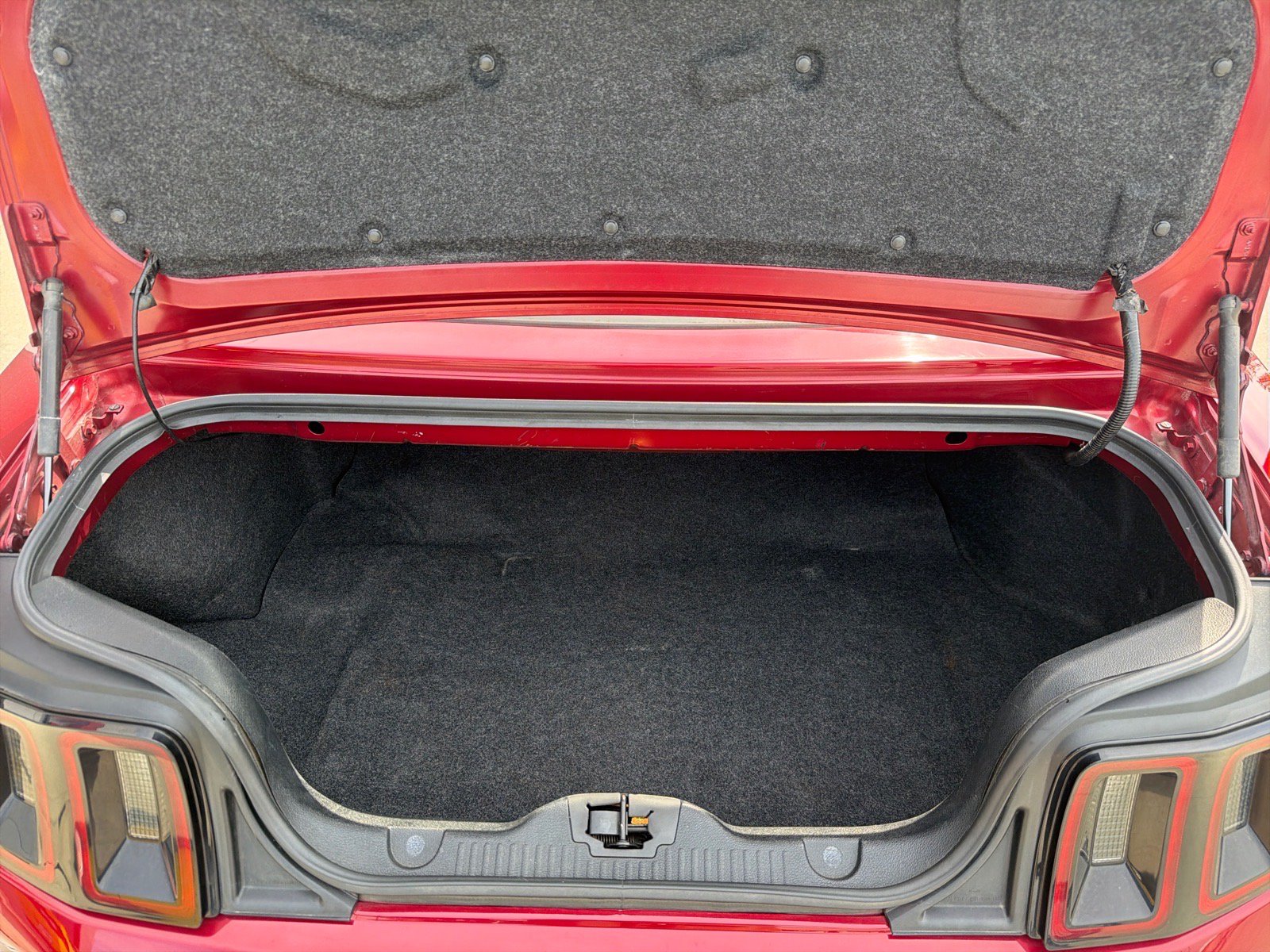 Used 2014 Ford Mustang Convertible RWD image 9