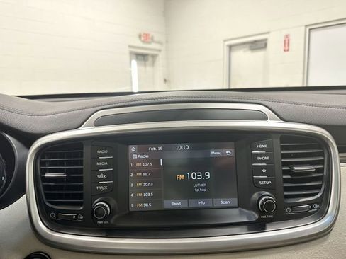 Used 2020 Kia Sorento EX image 38