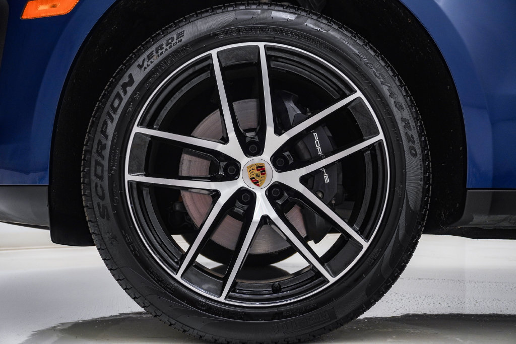 Certified 2026 Porsche Macan AWD/4WD image 13