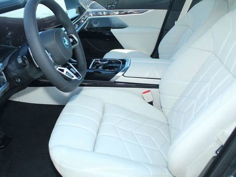 New 2026 BMW i7 xDrive60 w/ Executive Package image 19