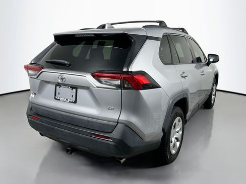 Used 2021 Toyota RAV4 LE FWD image 4