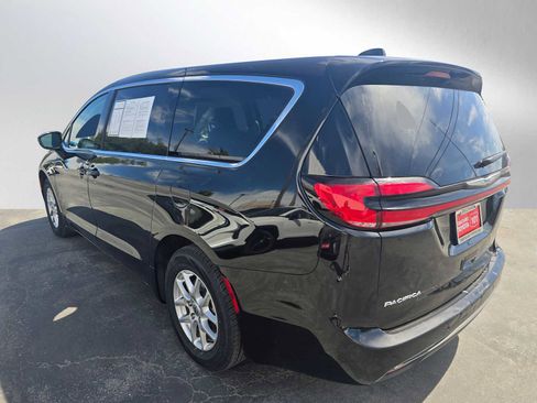 Used 2024 Chrysler Pacifica Touring-L FWD image 5