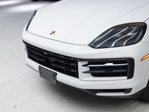 Certified 2025 Porsche Cayenne E-Hybrid Coupe AWD/4WD image 30