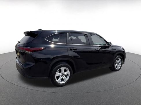 Used 2025 Toyota Highlander LE FWD image 15