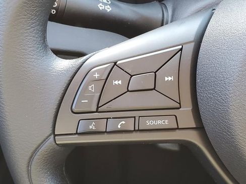 Certified 2025 Nissan Kicks Play S image 18