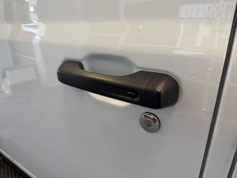 Used 2024 Jeep Wrangler Unlimited Sahara AWD/4WD image 8
