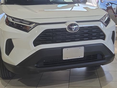 Certified 2025 Toyota RAV4 LE image 25