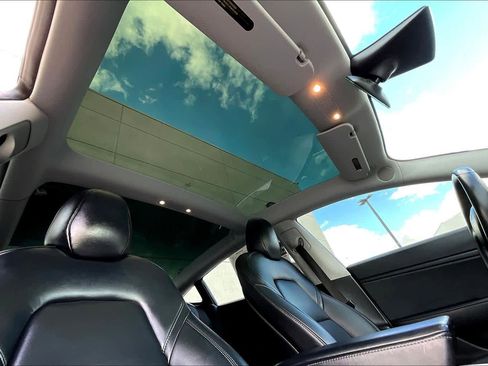 Used 2018 Tesla Model 3 Long Range image 12