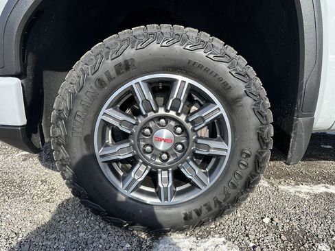 Used 2025 GMC Sierra 1500 AT4 w/ AT4 Preferred Package image 18