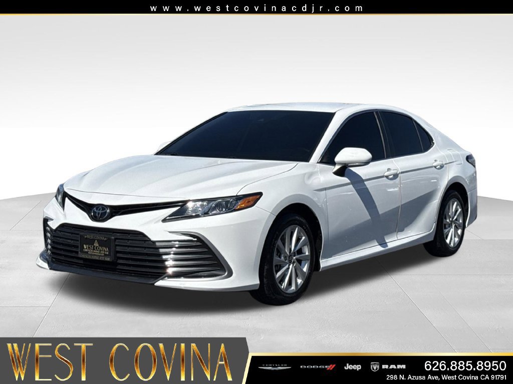 Used 2024 Toyota Camry LE w/ Convenience Package FWD image 5