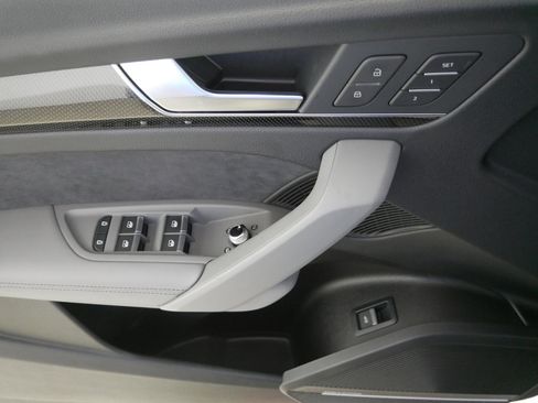 Used 2022 Audi SQ5 Prestige w/ Prestige Package image 19