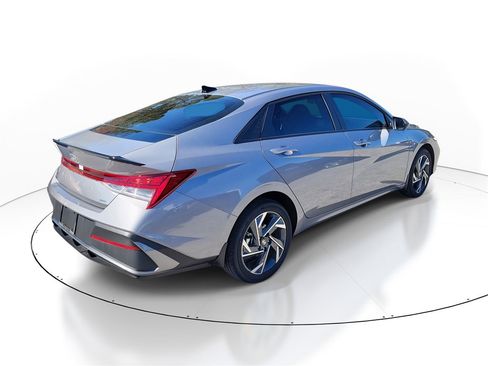 New 2025 Hyundai Elantra SEL image 4