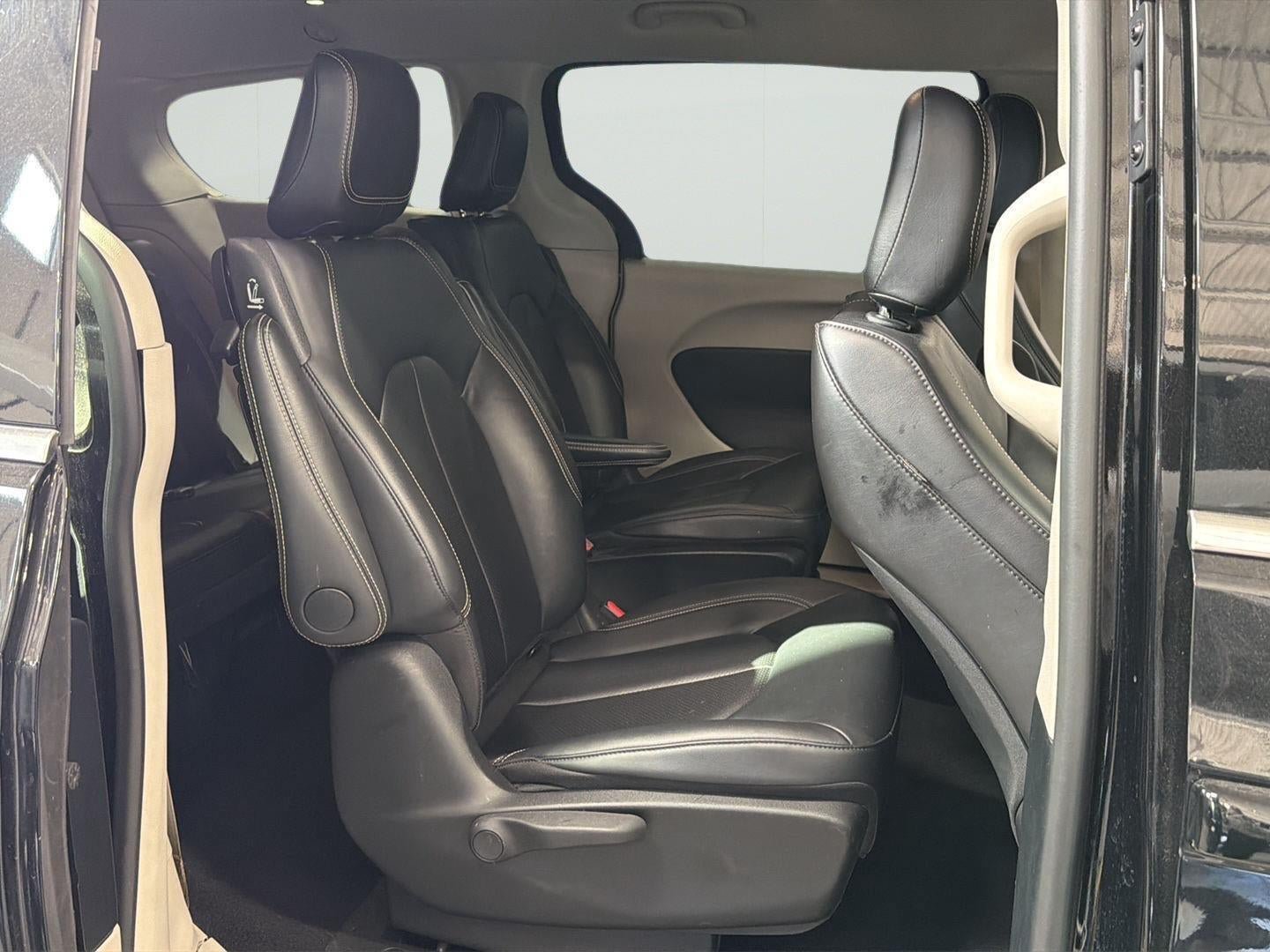 Used 2024 Chrysler Pacifica Limited FWD image 15