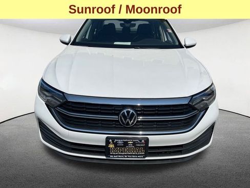 Used 2022 Volkswagen Jetta SE image 4