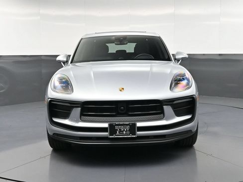Certified 2025 Porsche Macan AWD/4WD image 11