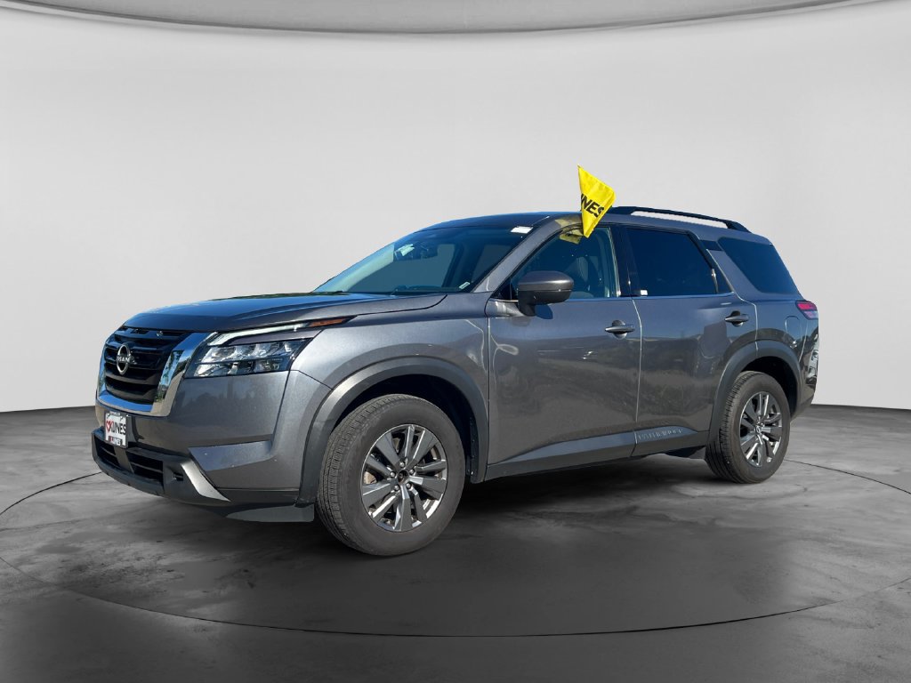 Used 2024 Nissan Pathfinder SV AWD/4WD image 3
