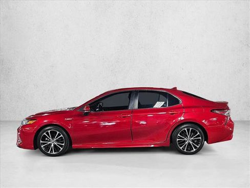 Used 2019 Toyota Camry SE w/ Sunroof Package FWD image 9