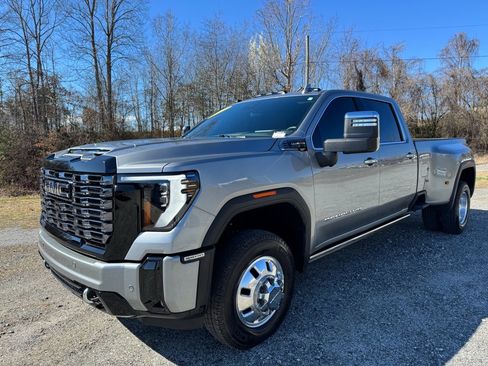 Used 2025 GMC Sierra 3500 Denali Ultimate image 2